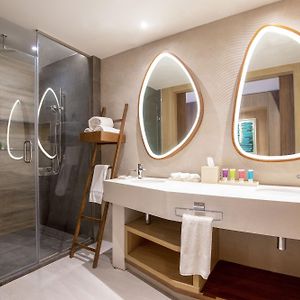 Suite Junior con Vistas a la Piscina